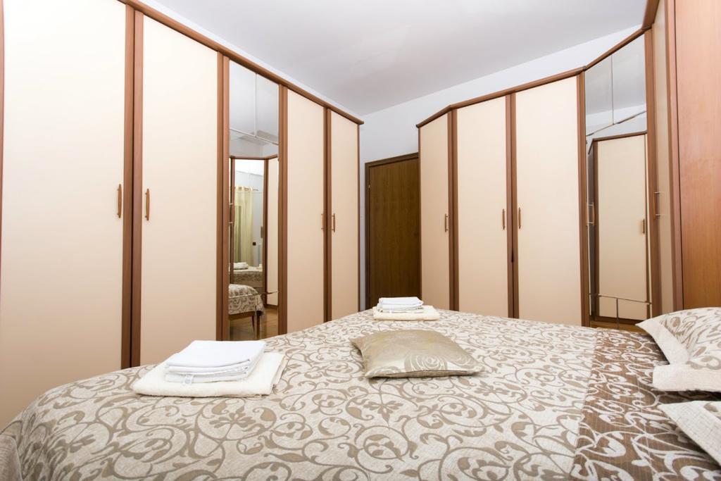 Apartments Meri Сегет-Враниця Екстер'єр фото