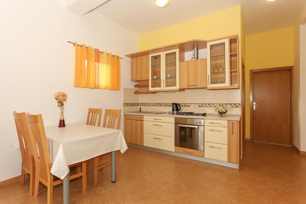 Apartments Meri Сегет-Враниця Екстер'єр фото