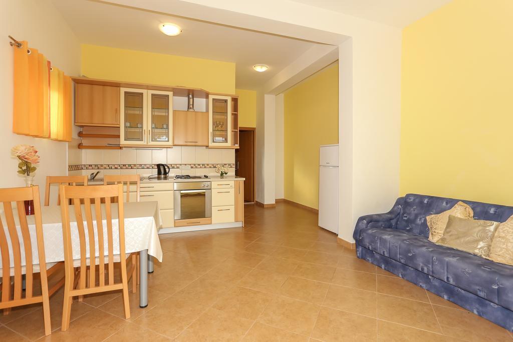 Apartments Meri Сегет-Враниця Екстер'єр фото