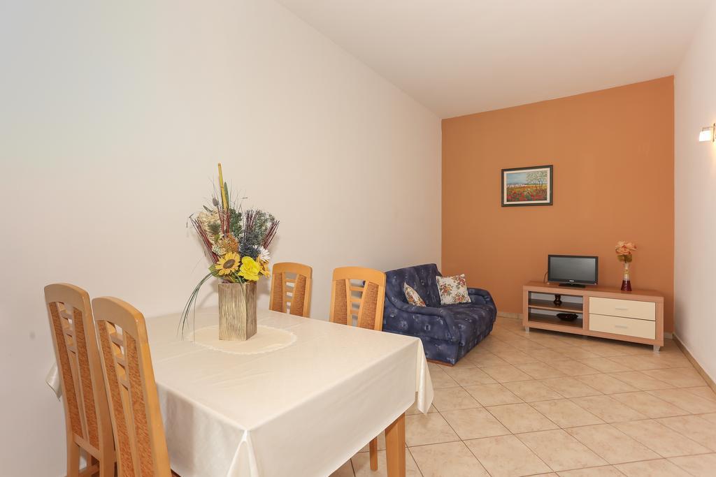 Apartments Meri Сегет-Враниця Екстер'єр фото