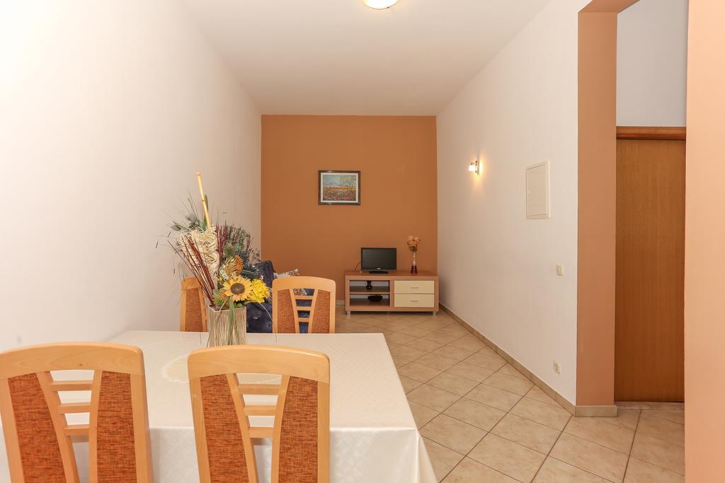 Apartments Meri Сегет-Враниця Екстер'єр фото