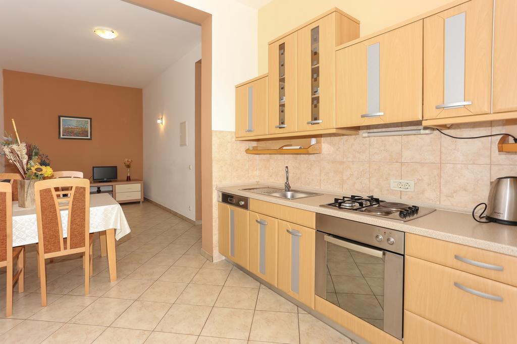 Apartments Meri Сегет-Враниця Екстер'єр фото