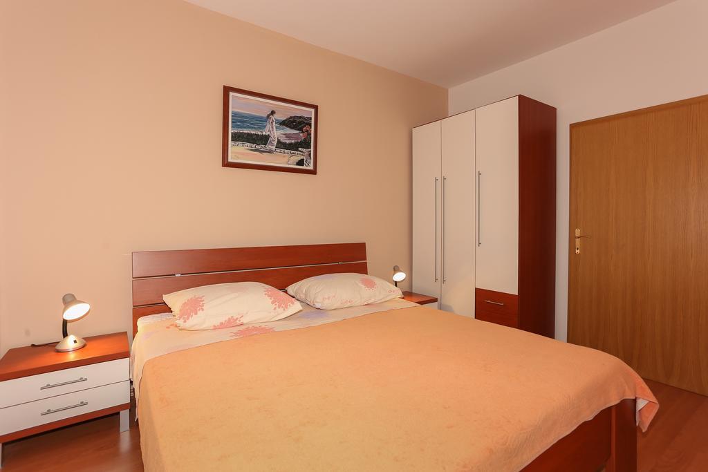 Apartments Meri Сегет-Враниця Екстер'єр фото